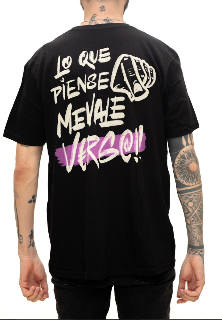 Camiseta Negra El Chombo®   Me Vale V3RG4©